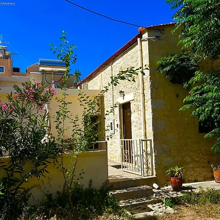 The Secret Ontas, Traditional Stone House Semesterbostad